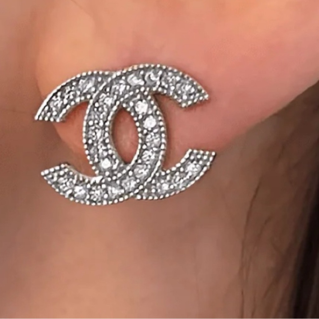 White Gold Plated Stud Trendy Earrings ,Absolutely Stunning And Brand New.
